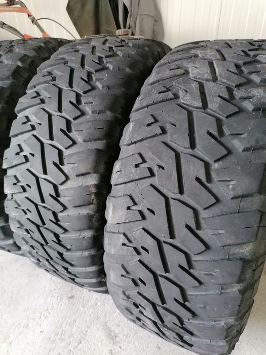Pneus 33 x 12,5 R15 Goodyear