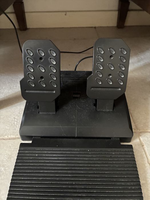 HORI Racing Wheel Apex PS4