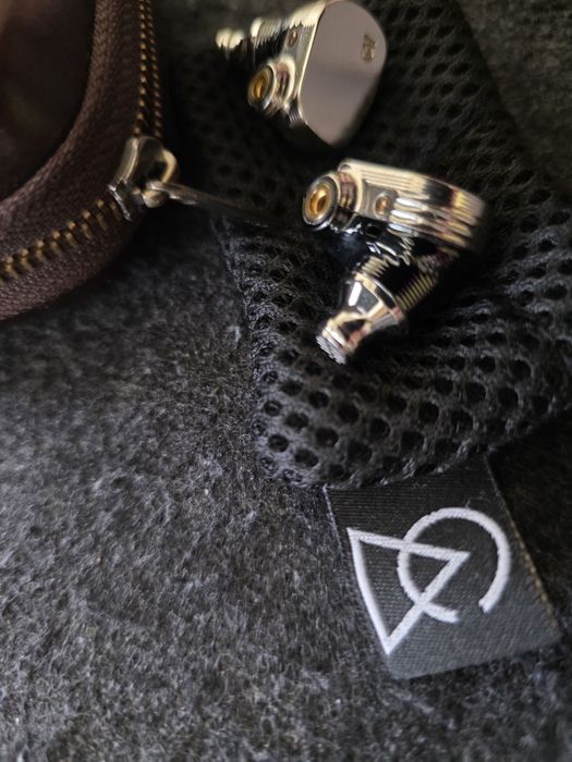 Навушники Campfire Audio Solaris 2020, ексклюзивна модель