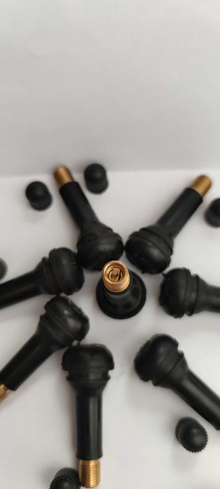 Ковпачки на ніпель з ріжками + Ніпель для безкамерного колеса