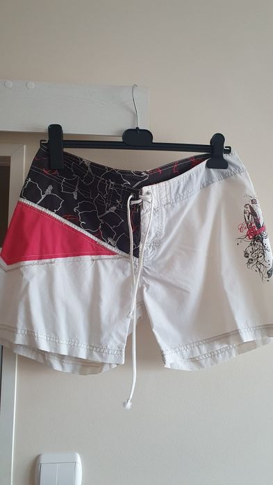 Sportowe, plażowe krótkie spodenki szorty