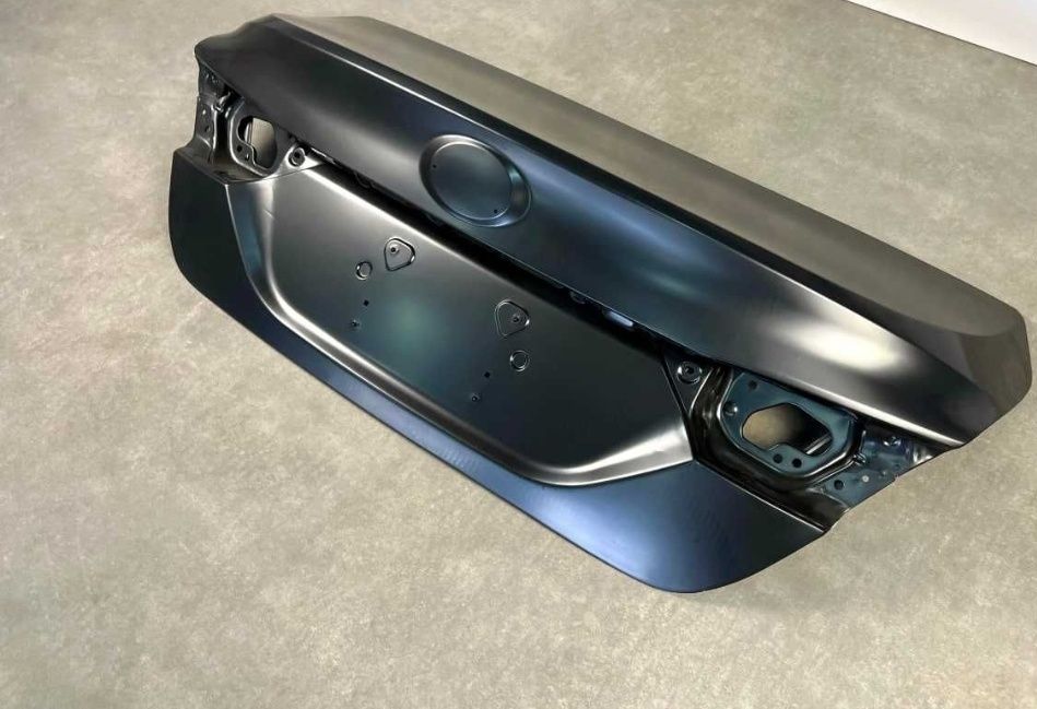 Крышка багажника Toyota Camry 70  Accord Hyundai accent Kia Rio Двери