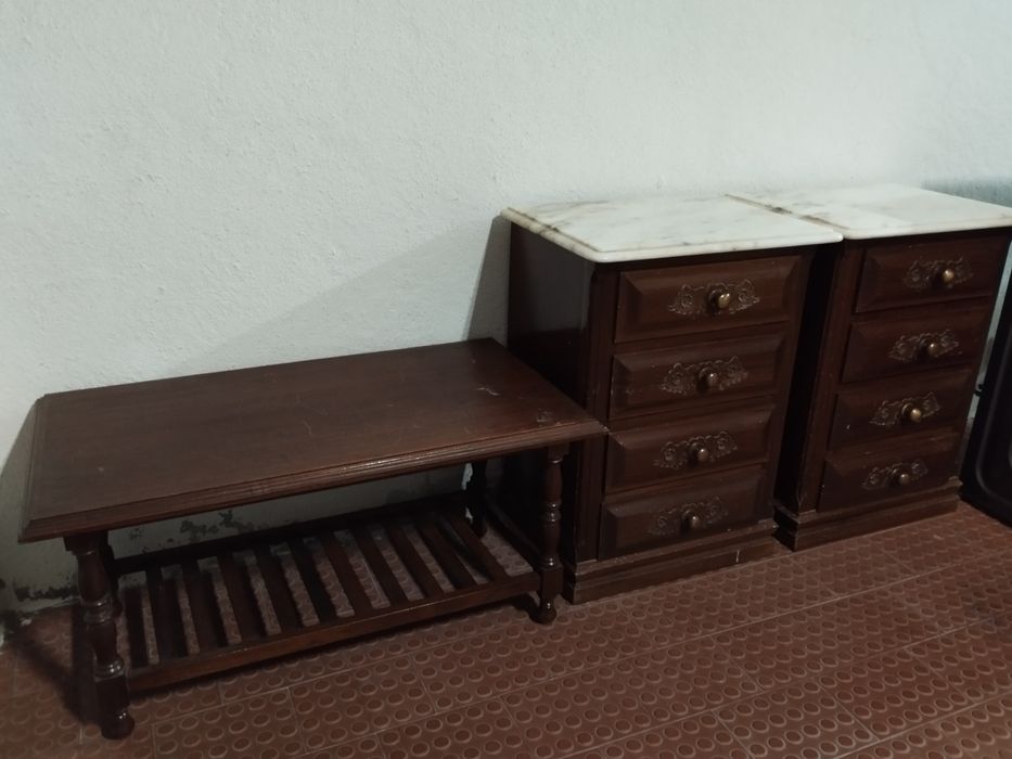 Mesa de centro de sala e 2 mesas de cabeceira