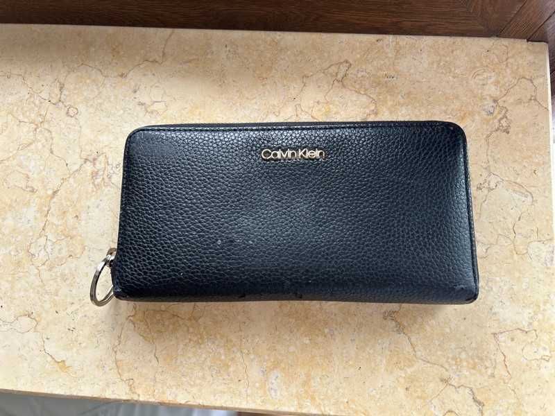 Piękny Ala skóra portfel duży damski
Dobry·Calvin Klein