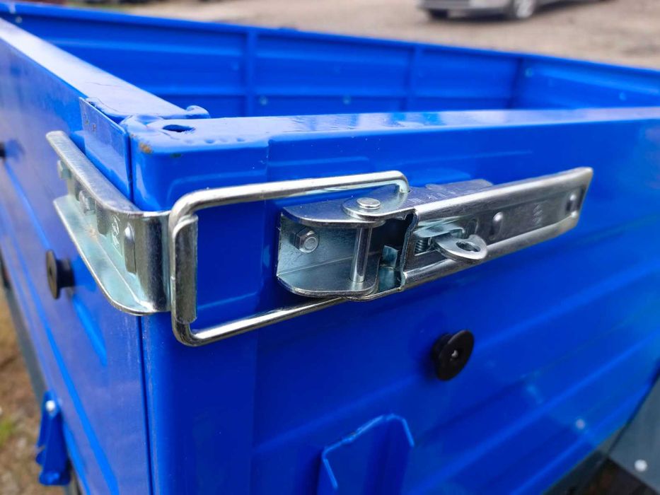 Великий легковий причіп підвищеної вантажопід"ємності