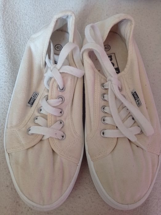 Кеди кремового кольору
