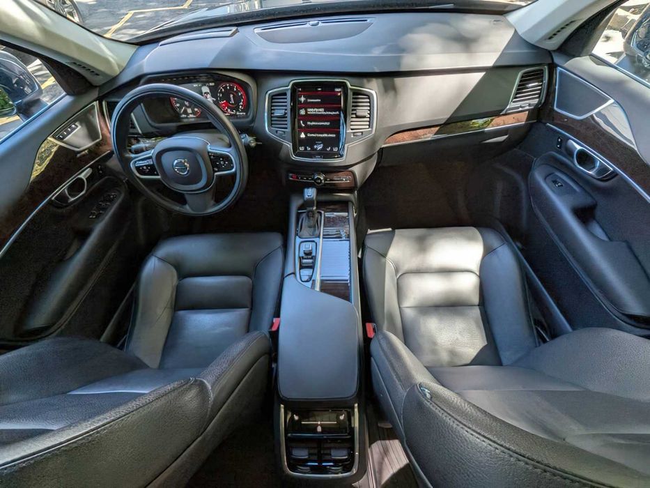 Volvo XC90      2019