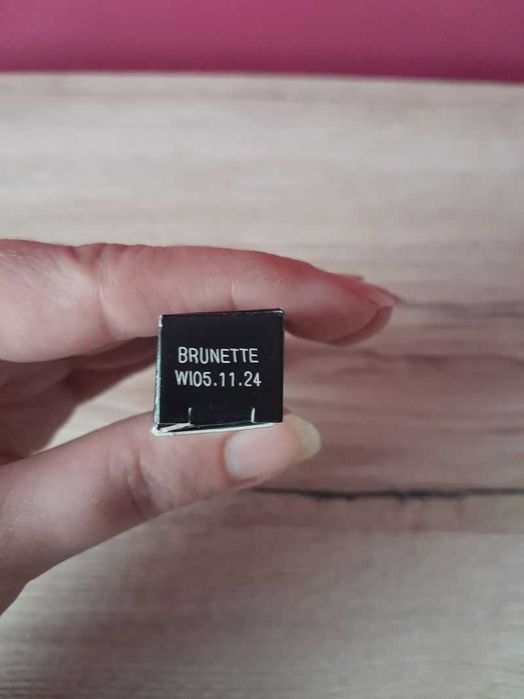 Kredka do brwi Avon Micro Fine 0,13g Brunette.