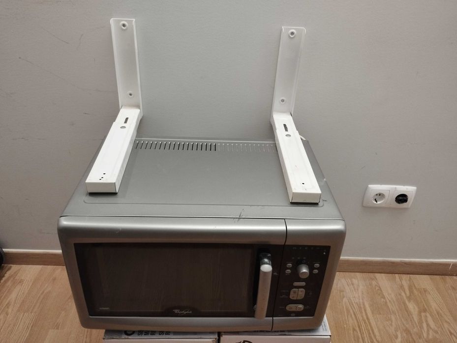 Micro-ondas com fixação na parede