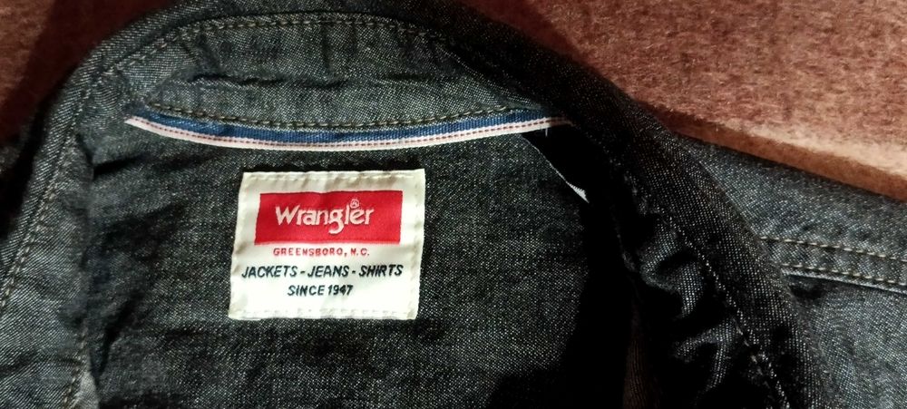 брендовая джинсовая  рубашка WRANGLER ( p.S ) состояние люкс БАНГЛАДЕШ