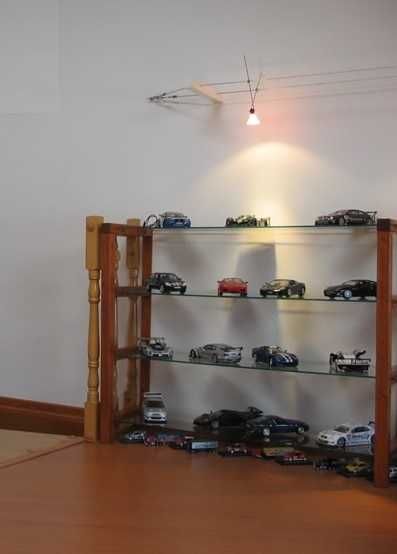Expositor de miniaturas por medida – 13 vidros + iluminação
