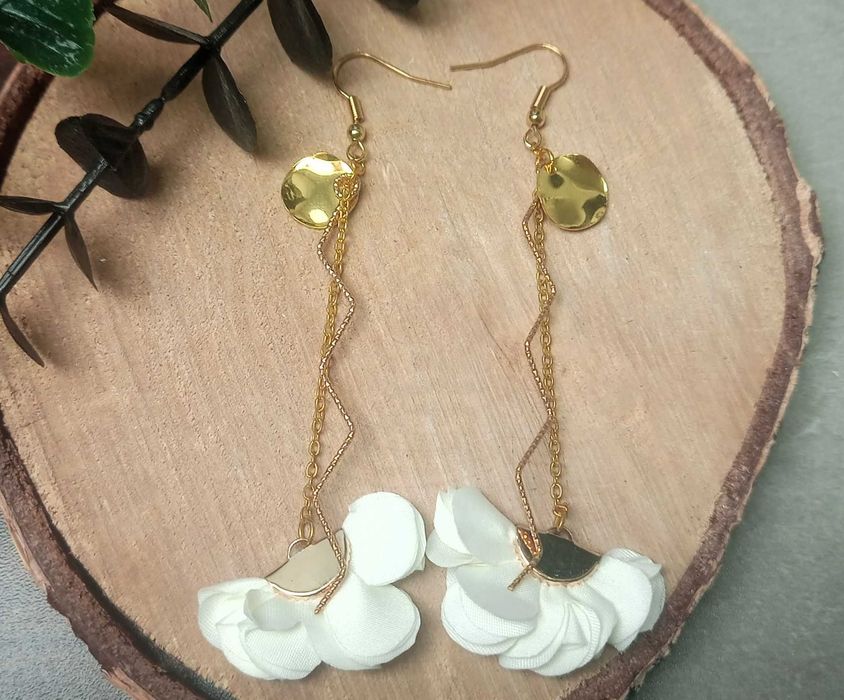 Kolczyki ŚLUBNE HANDMADE kwiat kremowym écru długie złote celebrytki