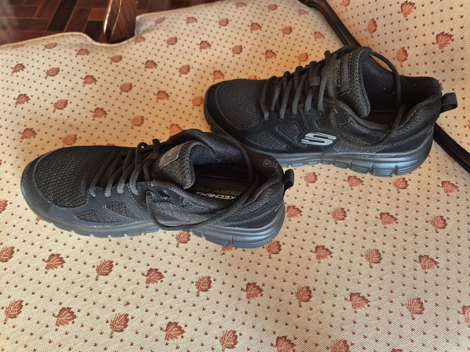 Tenis Skechers Pretos Novos número 41