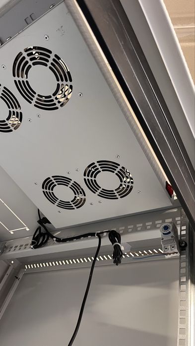 Szafa rack serwerowa BKT Elektronik 32U + wentylatory z termostatem.