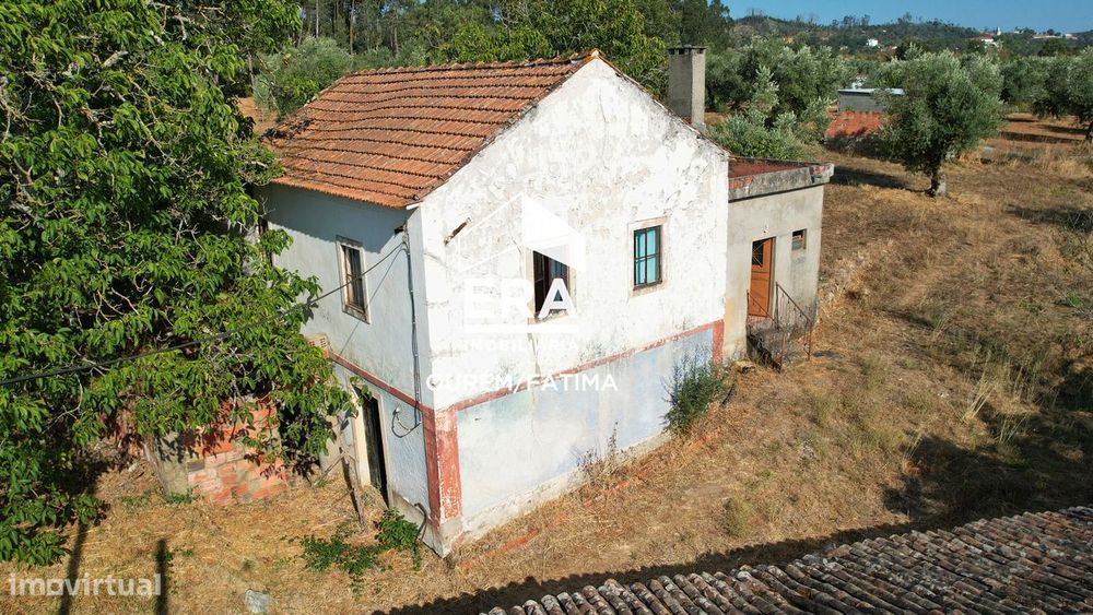 Moradia T2 para reconstrução — Pelmá, Leiria
