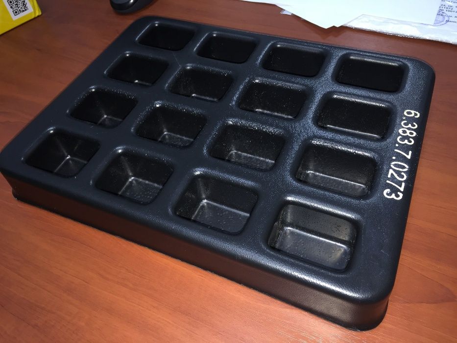 Вакуумне формування виробів з термопластику, формування з піддувом