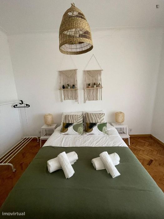 Quarto - localizado em Xabregas Lisbon