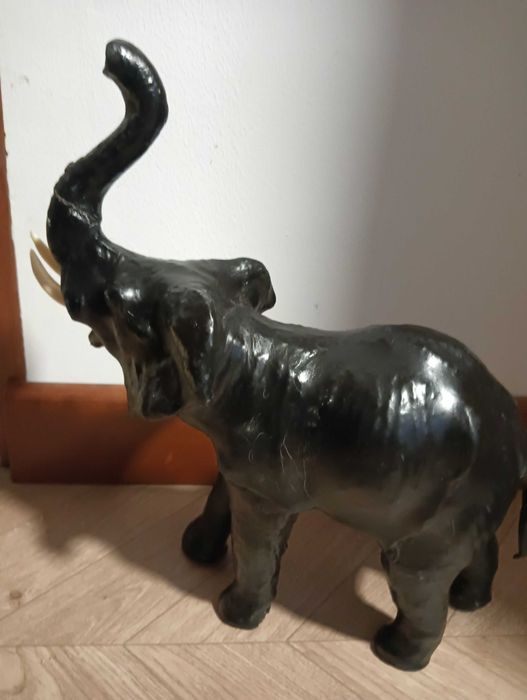 Figurka słoń czarny skóra Papier Mache
