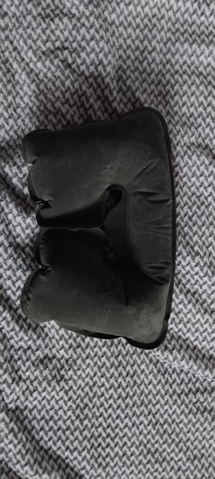 Zagłówek podróży składany