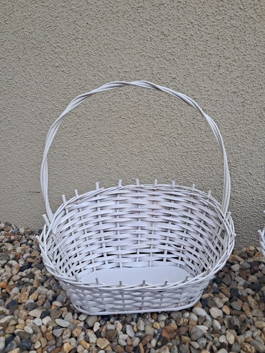 Białe koszyczki na prezent zestaw