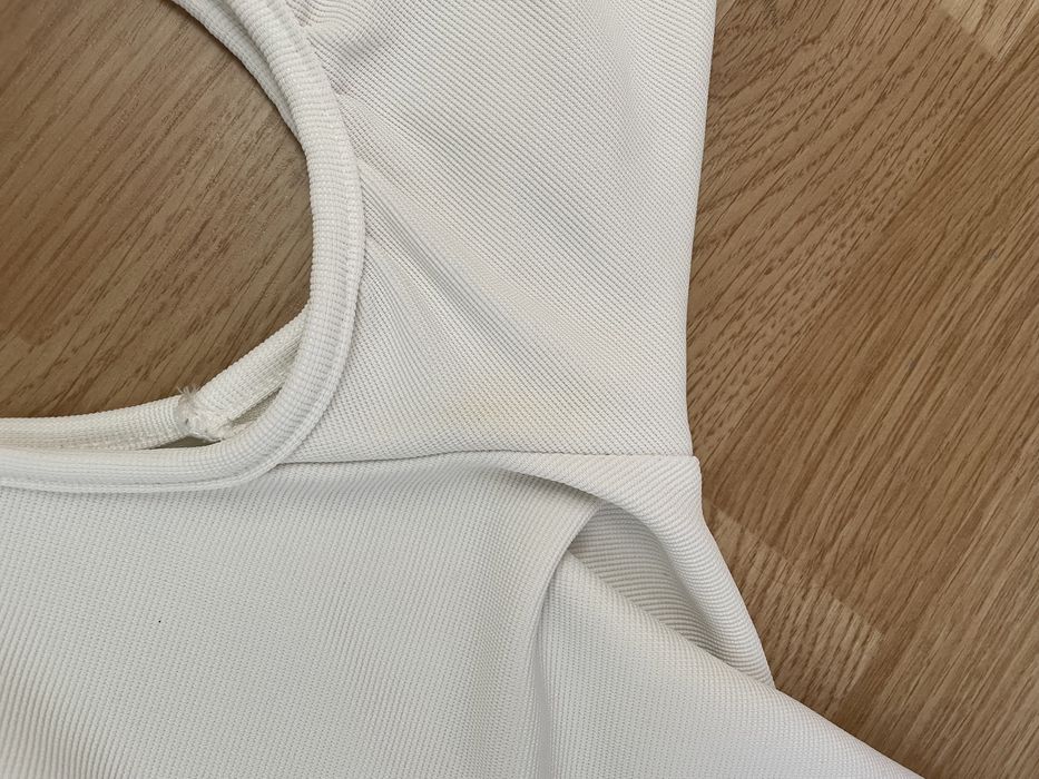 Biala sukienka hiszpanka z falbankami zara