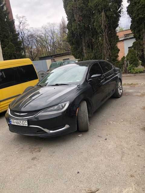 Chrysler 200 (2015) – Стильний седан у гарному стані + гума Michelin!