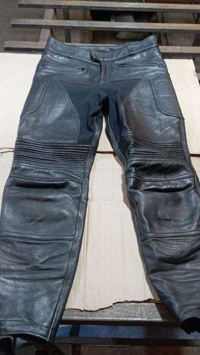 Мотоштани, захист для мотоцикла.