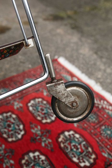 chromowany składany barek w kwiatowy wzór lata 70.