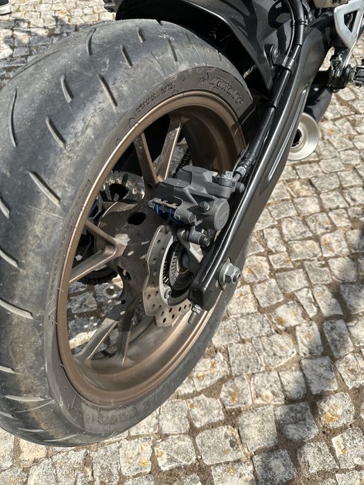 Mota Honda Cb125r vermelha 2023