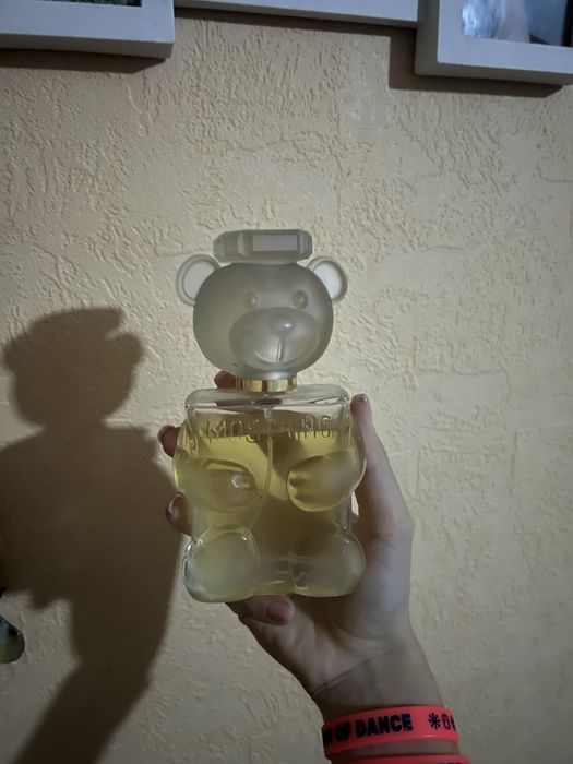 духи moschino білі