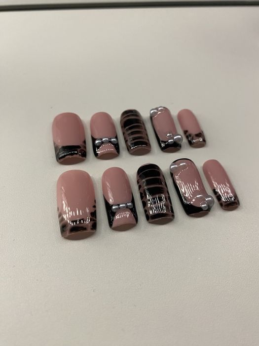 press on nails baddie