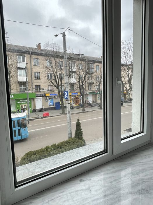 Подобов 2-ка в самому центрі, документи.