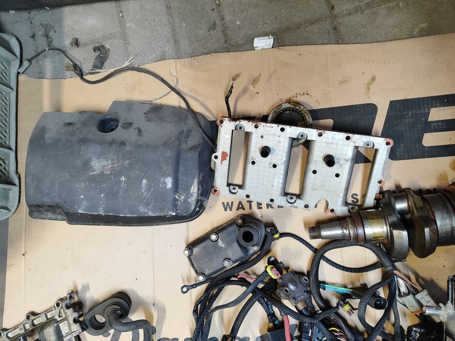 Części głowica blok tłoki alternatorbrp evinrude et 90
