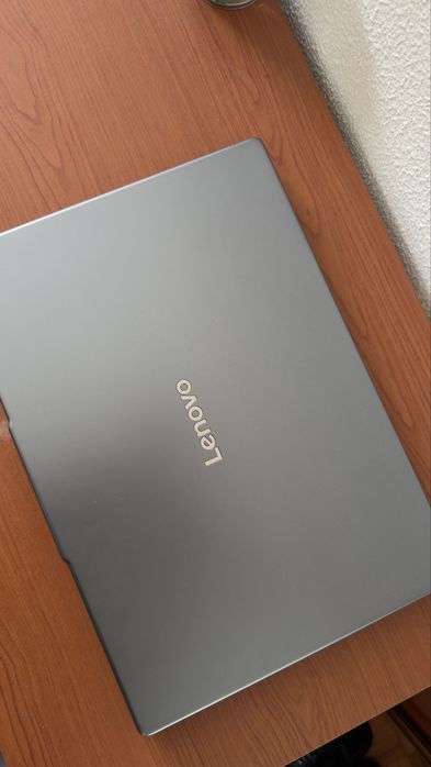 Portatil lenovo IdeaPad Slim 3 15IRH10