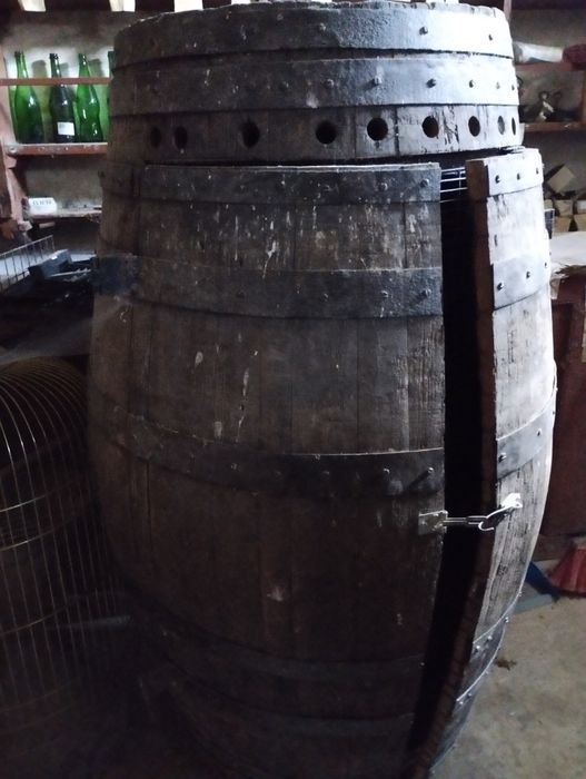 Gaiola em pipa de madeira