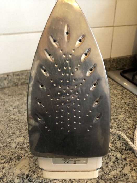 Ferro de engomar e aquecedor