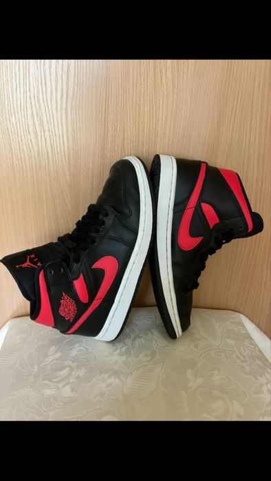 Жіночі NIKE Air Jordan Black/Siren Red 38 р.(24 см.)