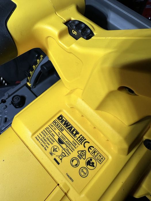 Безщіткова пила дискова занурювальна акумуляторна DeWALT DCS520