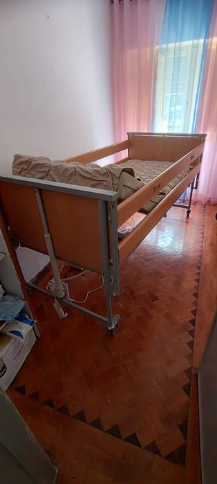 Cama articulada elétrica invacare