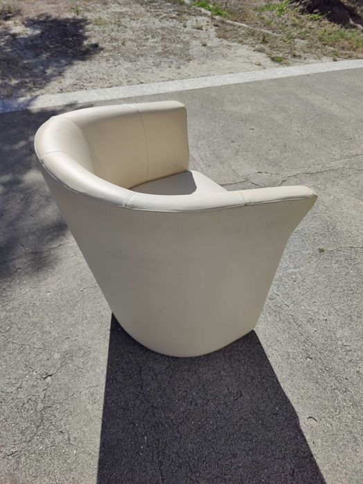 Cadeira de sala branca