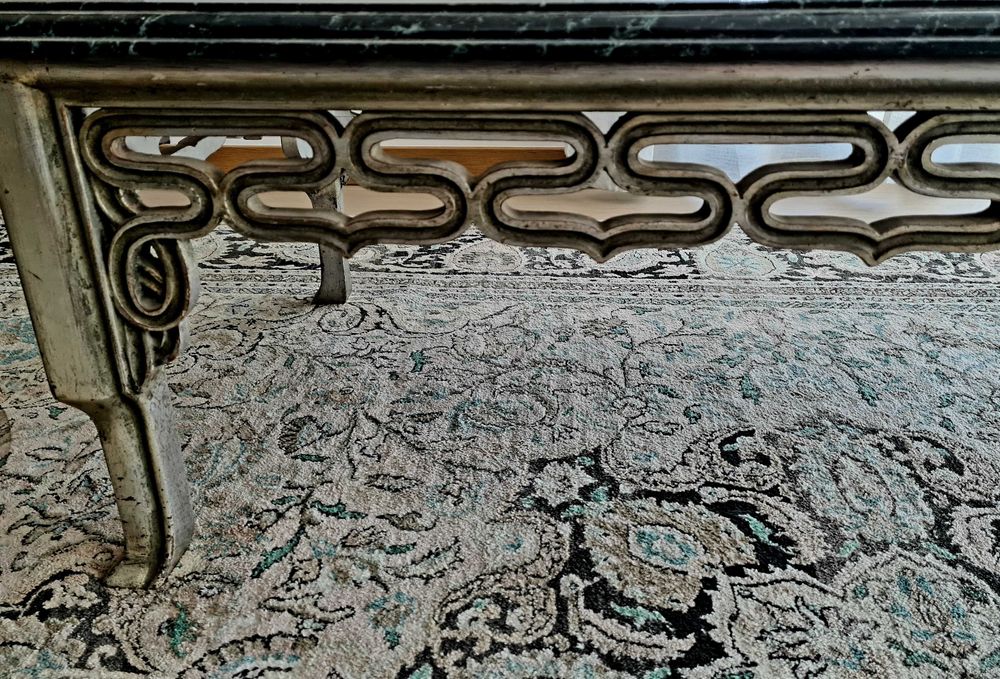 Mesa de Centro com Tampo em Mármore Verde e Estrutura em Madeira