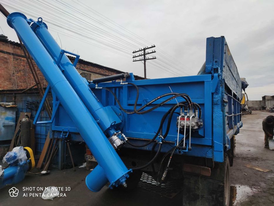 Завантажувач сівалки ЗС-30.