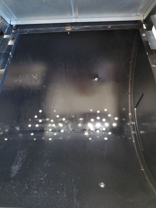 Barbecue a carvão usado uma vez