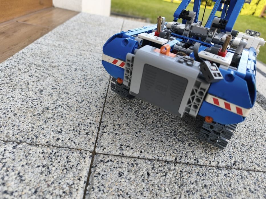 LEGO technic 42042 dźwig żuraw gąsienicowy