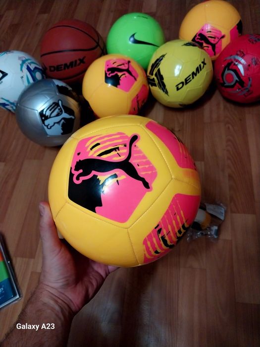 Мячики футбольные