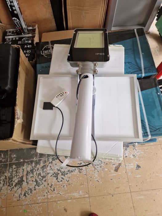 LUZ INTELIGENTE 100 W Leds + Painel Solar + Comando