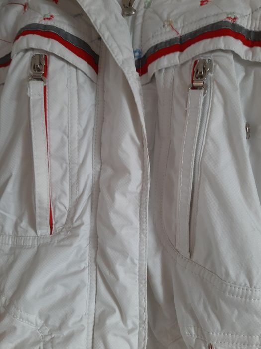 Biała dziecięca kurtka zimowa narciarska z odpinanym kapturem futerkie