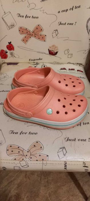 Продам "Crocs" для девочки.