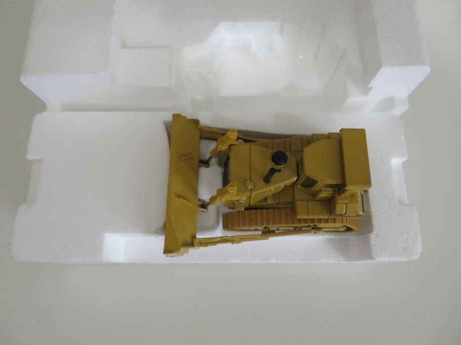 1/50 Caterpillar D10N Track-type Tractor