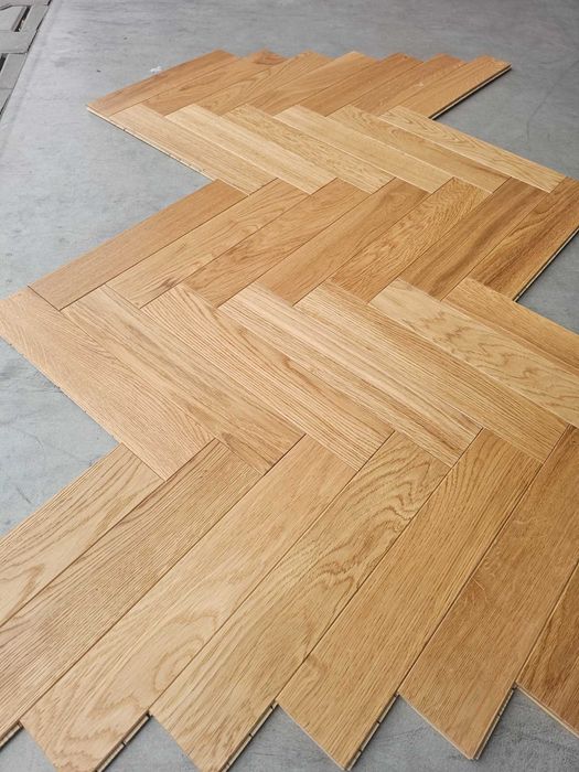 Jodełka dębowa 11x70x350, 4faza, szczotka, lakier (204 m2)
